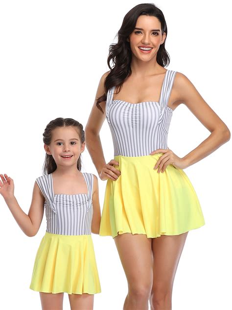 mother and daughter matching swimsuits